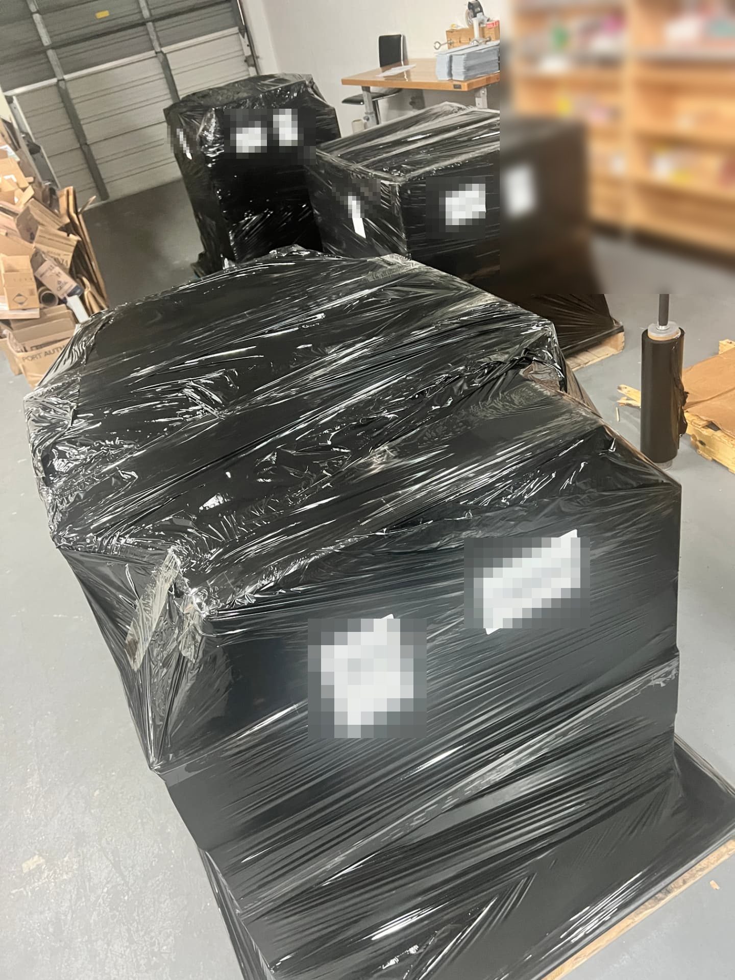 Palets preparados en el almacén de la operación de Amazon Wholesale